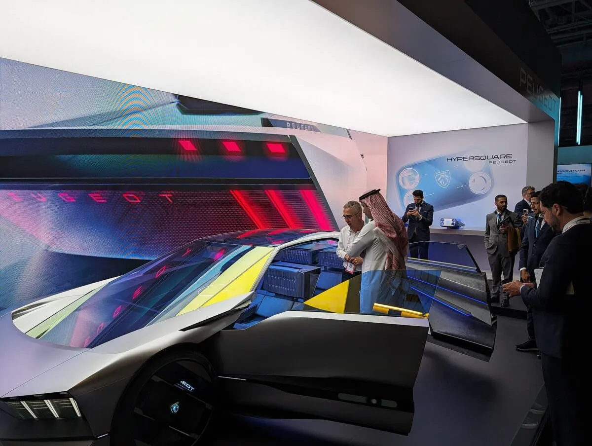 Руль Peugeot Hypersquare на VivaTech 2024