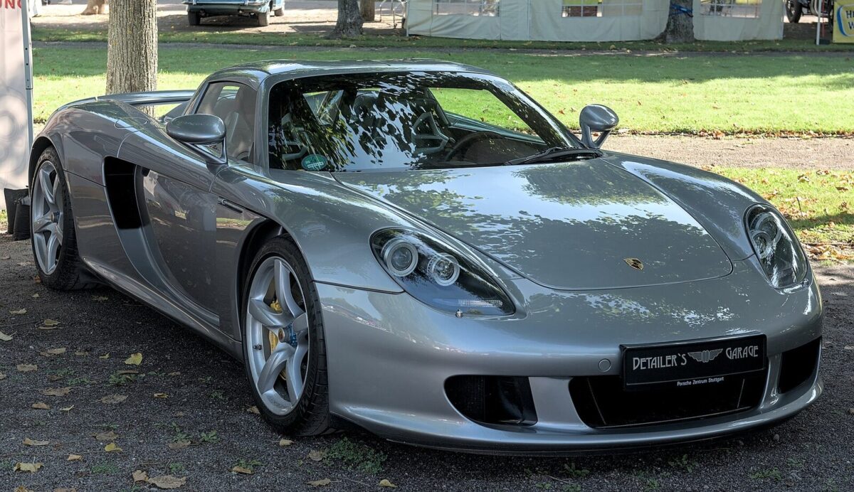 Porsche Carrera GT — попередній суперкар марки з атмосферним V10