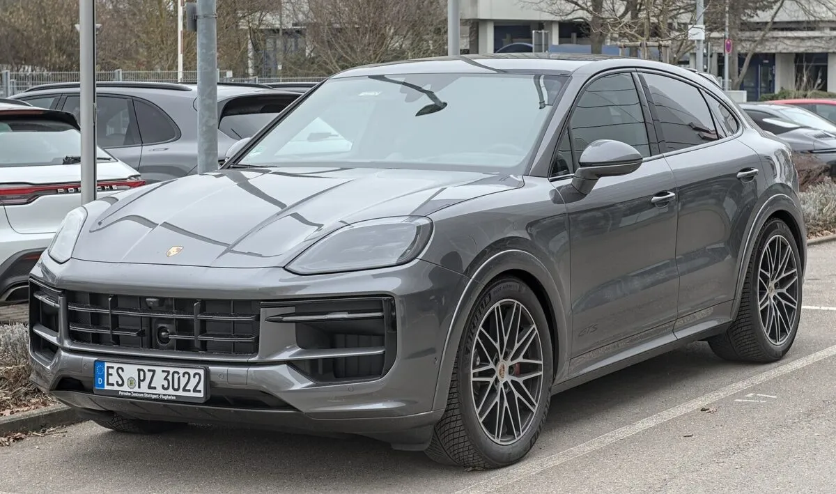 Porsche Cayenne Coupé GTS 2024 року