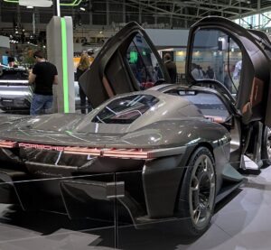 Концепт Porsche Mission X на IAA 2023 у Мюнхені