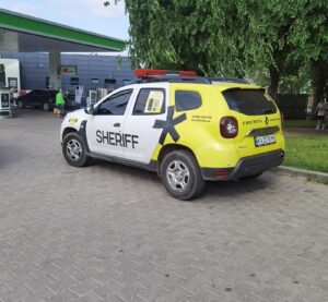 Корпоративний Renault Duster охоронної компанії на АЗС у Дніпрі