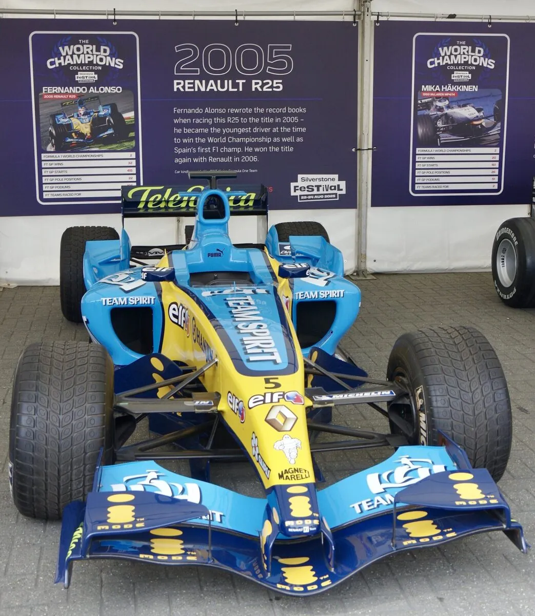 Renault R25 2005 года на выставке в Сильверстоуне