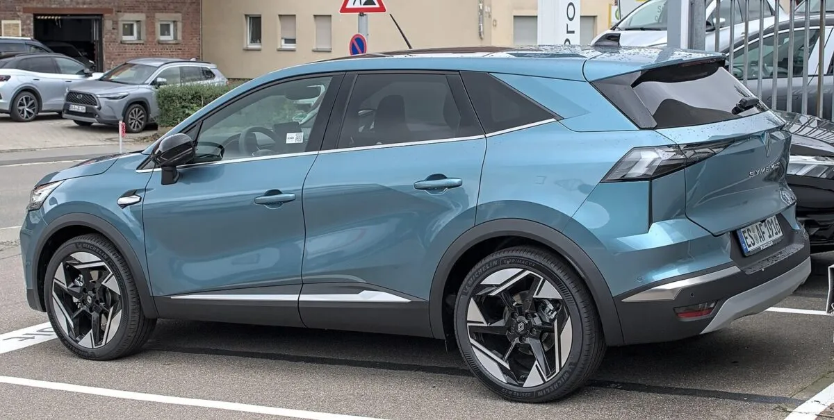 Renault Symbioz сбоку