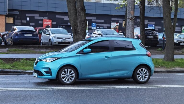 Оголошення про Renault Zoe зникають удвічі швидше, ніж про Passat. Що це каже про ринок вживаних авто