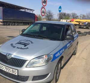 Навчальний автомобіль Škoda Fabia автошколи в Ужгороді