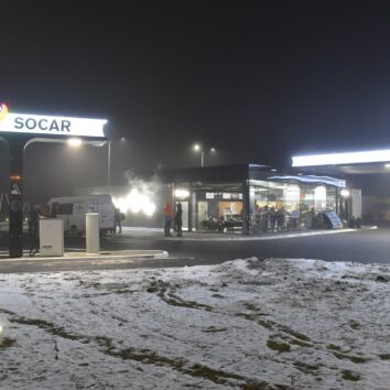 АЗС SOCAR на трасі М06 вночі