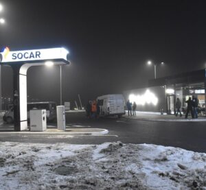 АЗС SOCAR на трасі М06 вночі