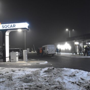 АЗС SOCAR на трасі М06 вночі