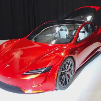 Прототип Tesla Roadster другого покоління, показаний у 2017 році