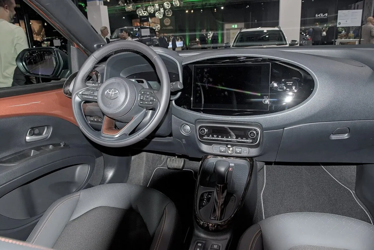 Салон Toyota Aygo X Hybrid