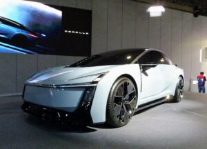 Нову Corolla випускатимуть у Китаї з 2028 року. Чи буде серед версій електромобіль?