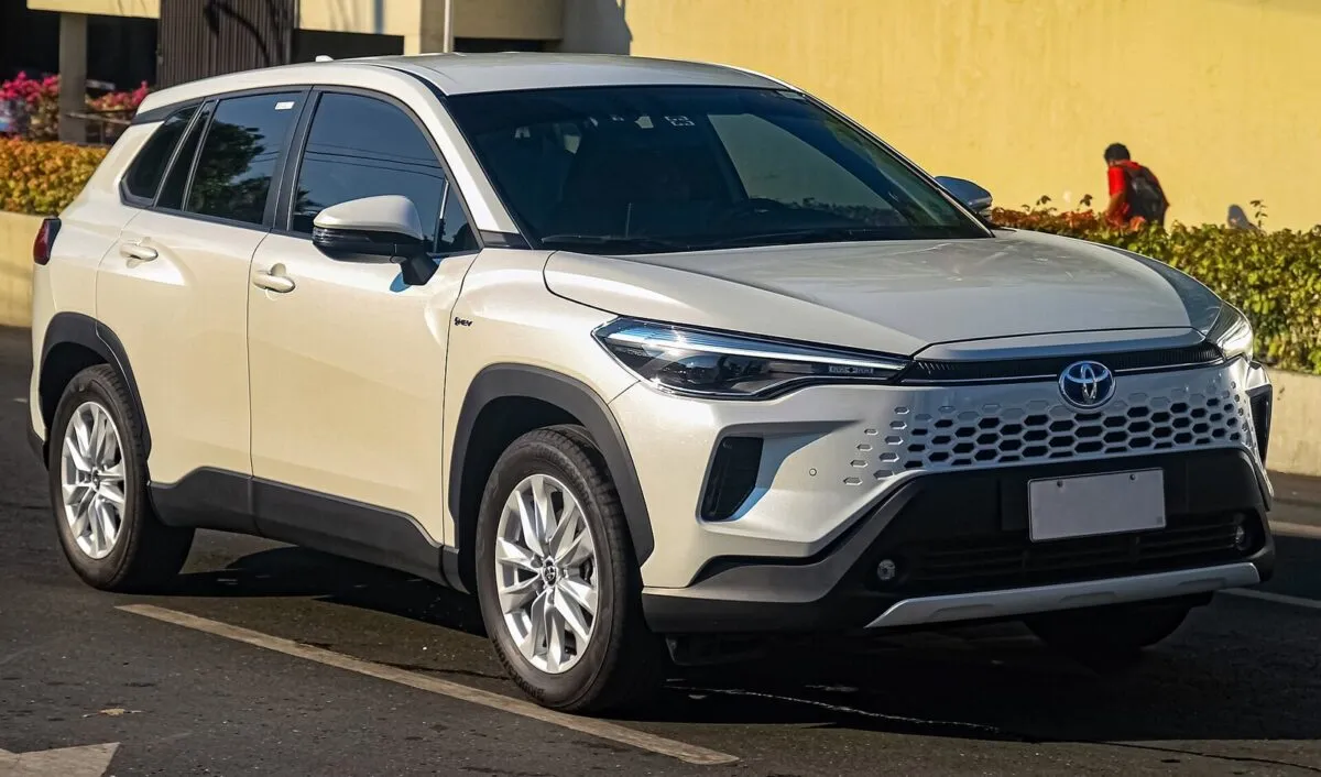 Обновленный Toyota Corolla Cross Hybrid