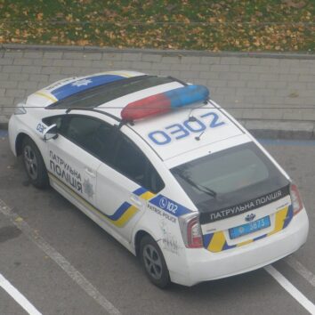 Автомобіль патрульної поліції Toyota Prius