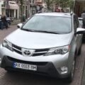 Toyota RAV4 американської версії з українськими номерами