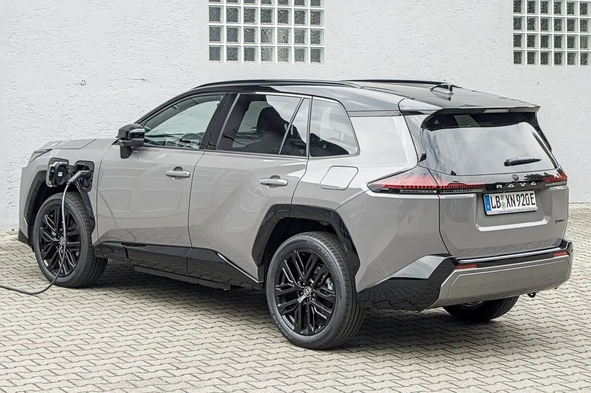 Toyota RAV4 шостого покоління