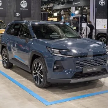 Toyota RAV4 шостого покоління на автосалоні в Цюриху