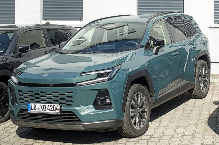 Майже дві третини падіння ринку нових авто у вересні припали на три марки