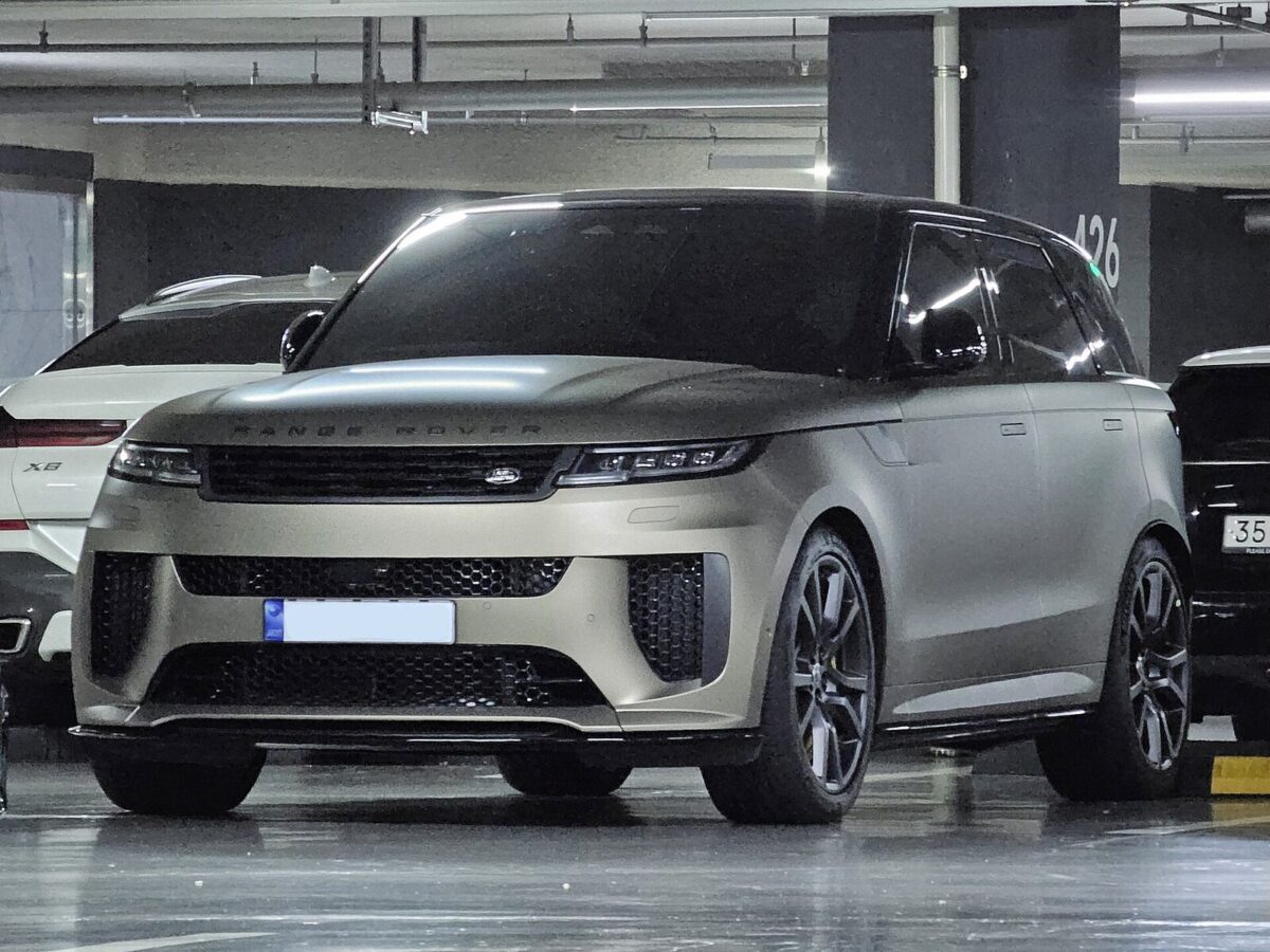 Range Rover презентував спецвипуск SV Carbon