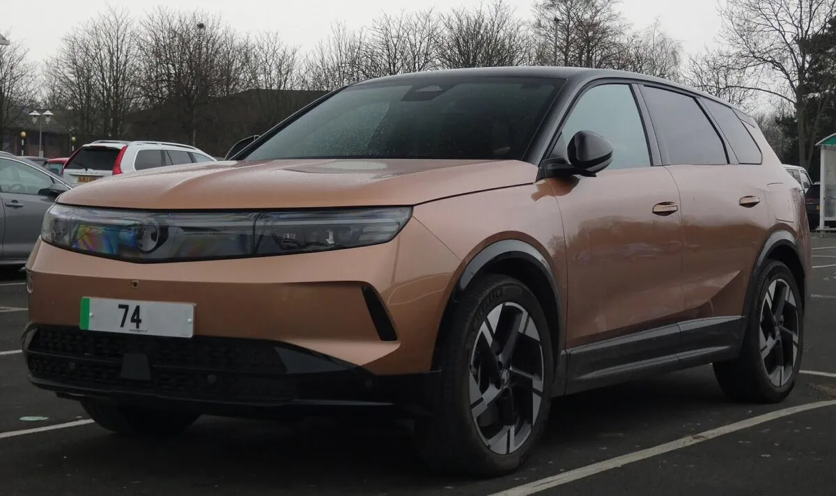 Vauxhall Grandland Electric із двома моторами і AWD