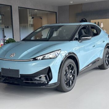 Електромобіль Volkswagen ID. Unyx 06 у китайському салоні