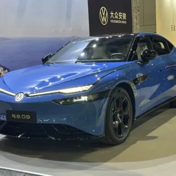 Седан Volkswagen ID. Unyx 09 на стенді Volkswagen Anhui