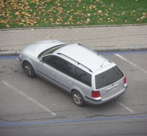 Вживаний Volkswagen Passat універсал на парковці в Дніпрі