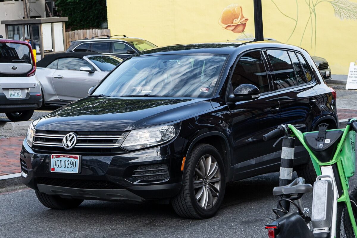 Volkswagen Tiguan першого покоління на вулиці у Вашингтоні, США
