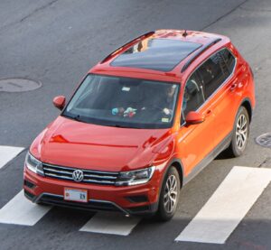 Volkswagen Tiguan другого покоління на дорозі в США