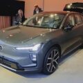 Електричний кросовер Volvo EX60 на презентації в січні 2026 року — нова дешевша модель буде на тій самій платформі SPA3