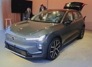 Volvo готовит более дешевый, чем EX60, электрокроссовер для Европы — первые клиенты получат его после лета 2027 года