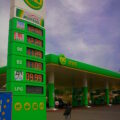 Стела АЗС WOG з рядком LPG і цінами 2012 року
